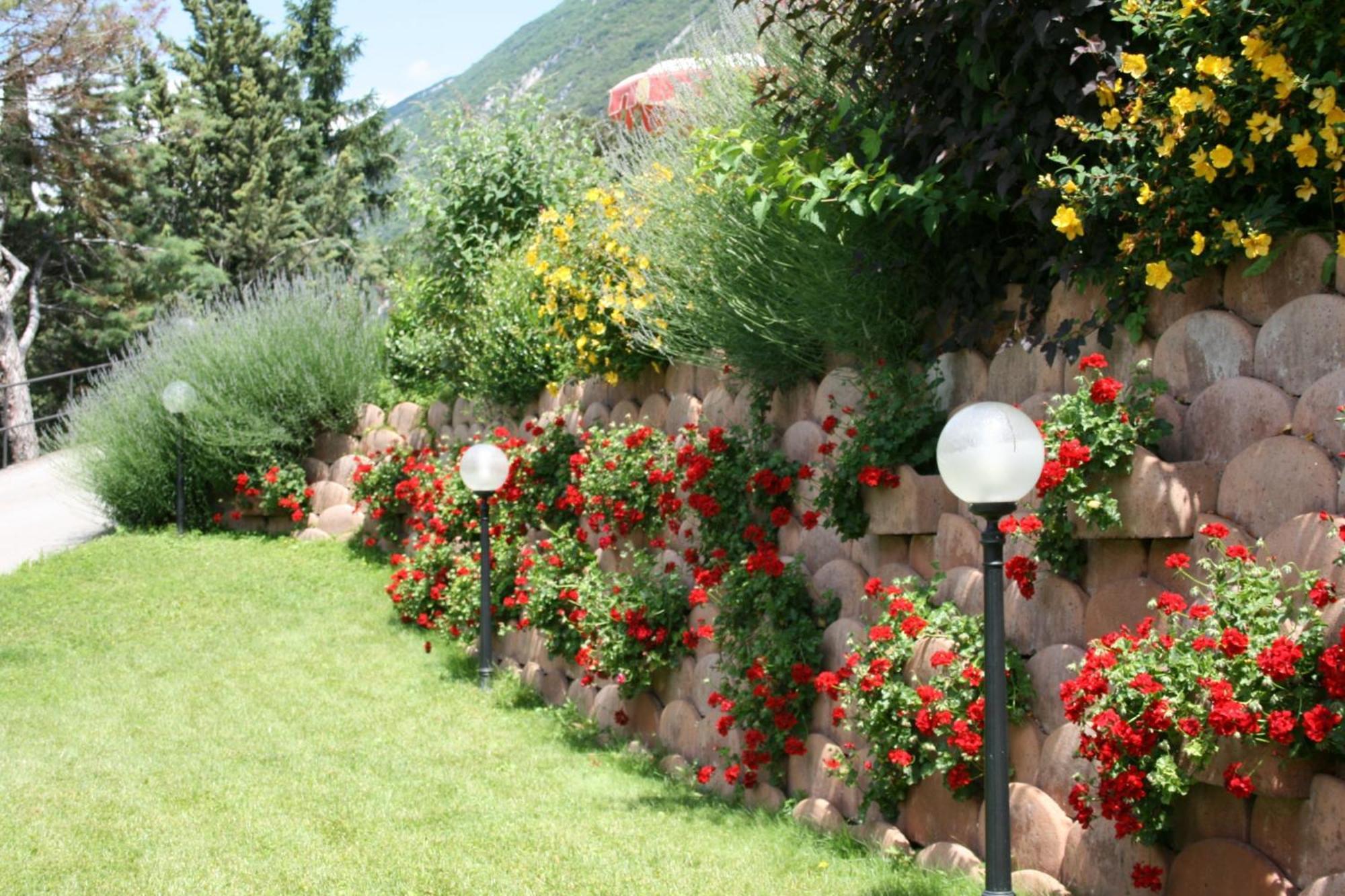 Hotel Oasi Beach Malcesine Exterior foto